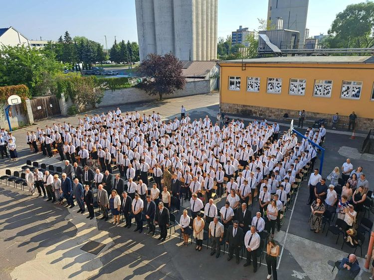 Ünnepélyesen megnyitottuk iskolánk 75. jubileumi tanévét