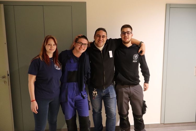 HATALMAS SIKER - IRÁNY SANGHAJ