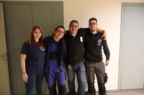 HATALMAS SIKER - IRÁNY SANGHAJ